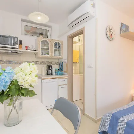 Orange - Garden Terrace Apartment